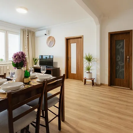 Sklenarova With Balcony Apartment Bratislava